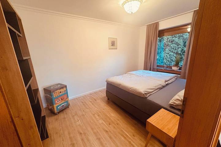 Ganze Wohnung, Gemütliche Ferienwohnung im Grünen für erholsame Auszeiten, ruhig, zentrumsnah in Holzminden, Landkreis Holzminden