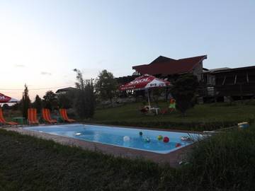 Maison d’hôte pour 2 personnes, avec piscine et jardin ainsi que vue et terrasse à Sibiu