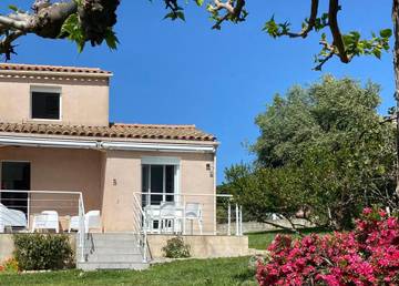 Cottage pour 6 personnes, avec vue ainsi que jardin et terrasse, animaux acceptés à Cuttoli-Corticchiato