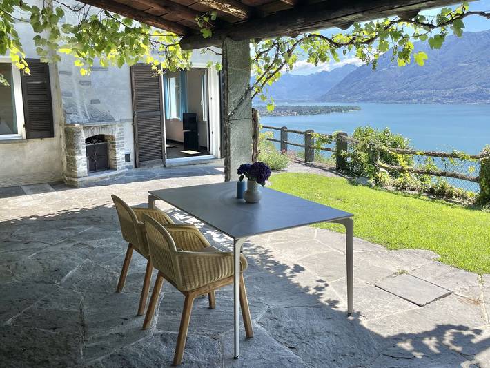 Ferienhaus für 3 Personen, mit Terrasse und Garten sowie Seeblick in der Schweiz