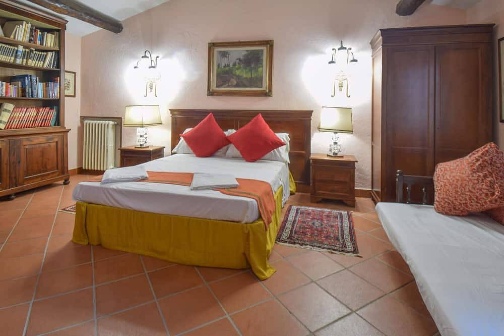 Awesome home in Sutri with outdoor swimming pool in Sutri, Provincia di Viterbo