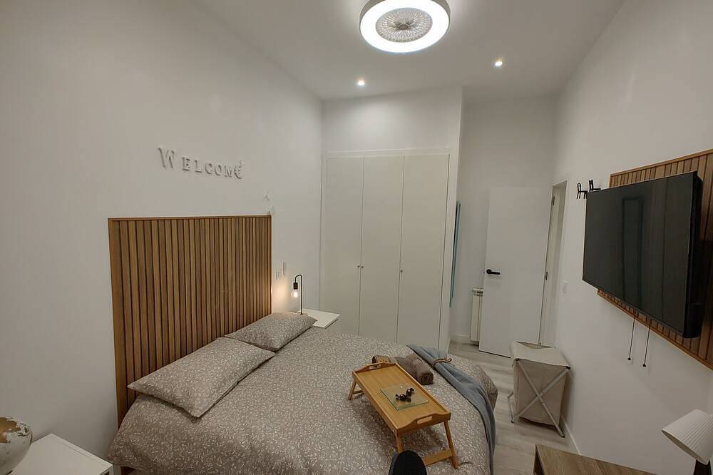 Los Ángeles: room with comfort and shared areas Gran Vía-Madrid in Centro (Madrid), Madrid