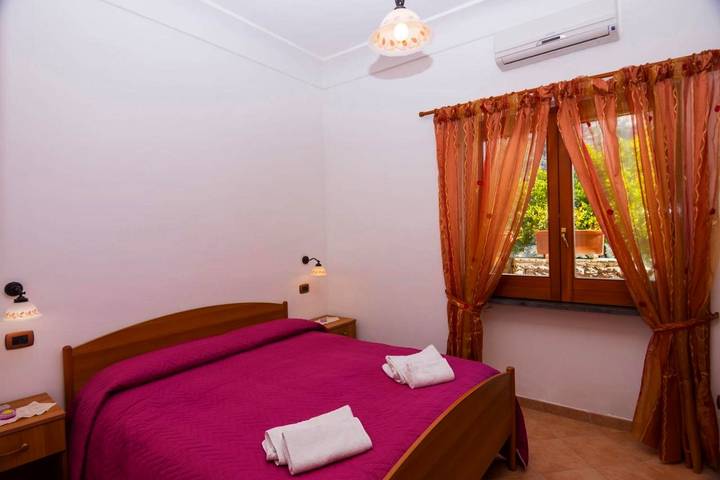 Chambre d’hôte pour 2 personnes, avec jardin ainsi que terrasse et vue, animaux acceptés à Positano - 2