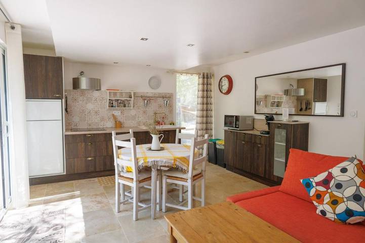 Gîte pour 6 personnes, avec piscine ainsi que jardin et vue à Uchaux - 2