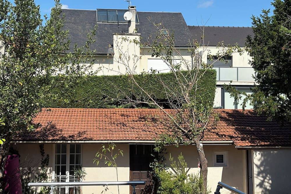 Entire apartment, Charming, standalone studio in Clamart with a garden, near Paris in Clamart, Hauts-de-Seine