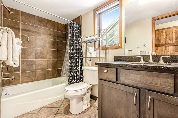 Vacation house for 8 people, with balcony and hot tub as well as pool in Rocky Mountain National Park