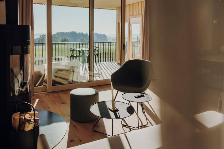 Ferienwohnung für 4 Personen, mit Balkon und Whirlpool sowie Terrasse und Garten in Wiggensbach