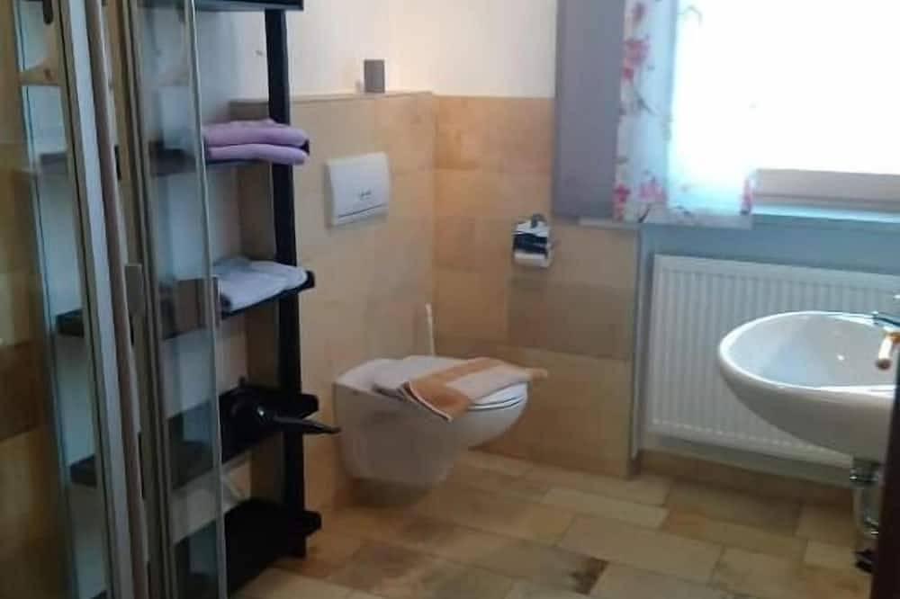 Ganze Wohnung, Gemütliches Feriendomizil (45 m2) im Bayerischen Wald mit Streichelzoo in Röhrnbach, Ostbayern