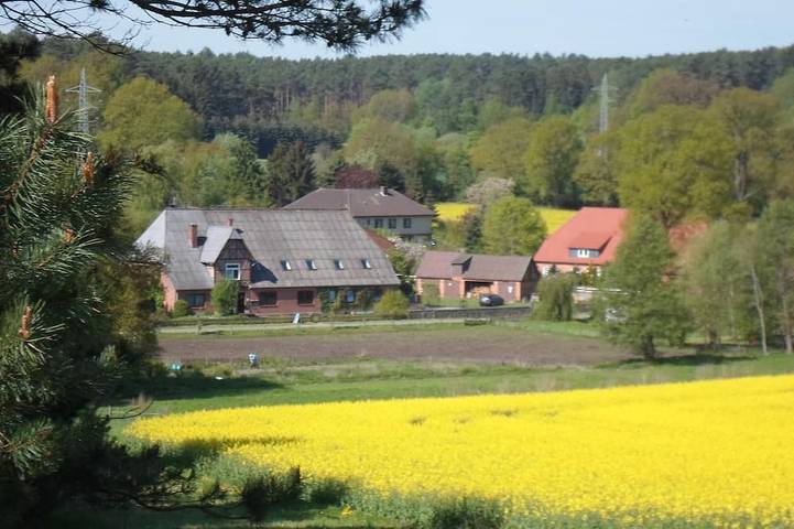 Ferienwohnung für 5 Personen, mit Terrasse und Garten in Nahrendorf