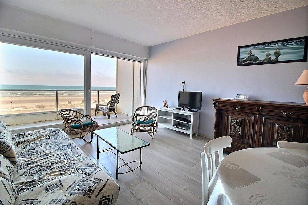 Entire apartment, Reale C1: Seafront apartment for 4 people on 1st floor with balcony and Wifi in Hardelot Plage, Neufchâtel-Hardelot