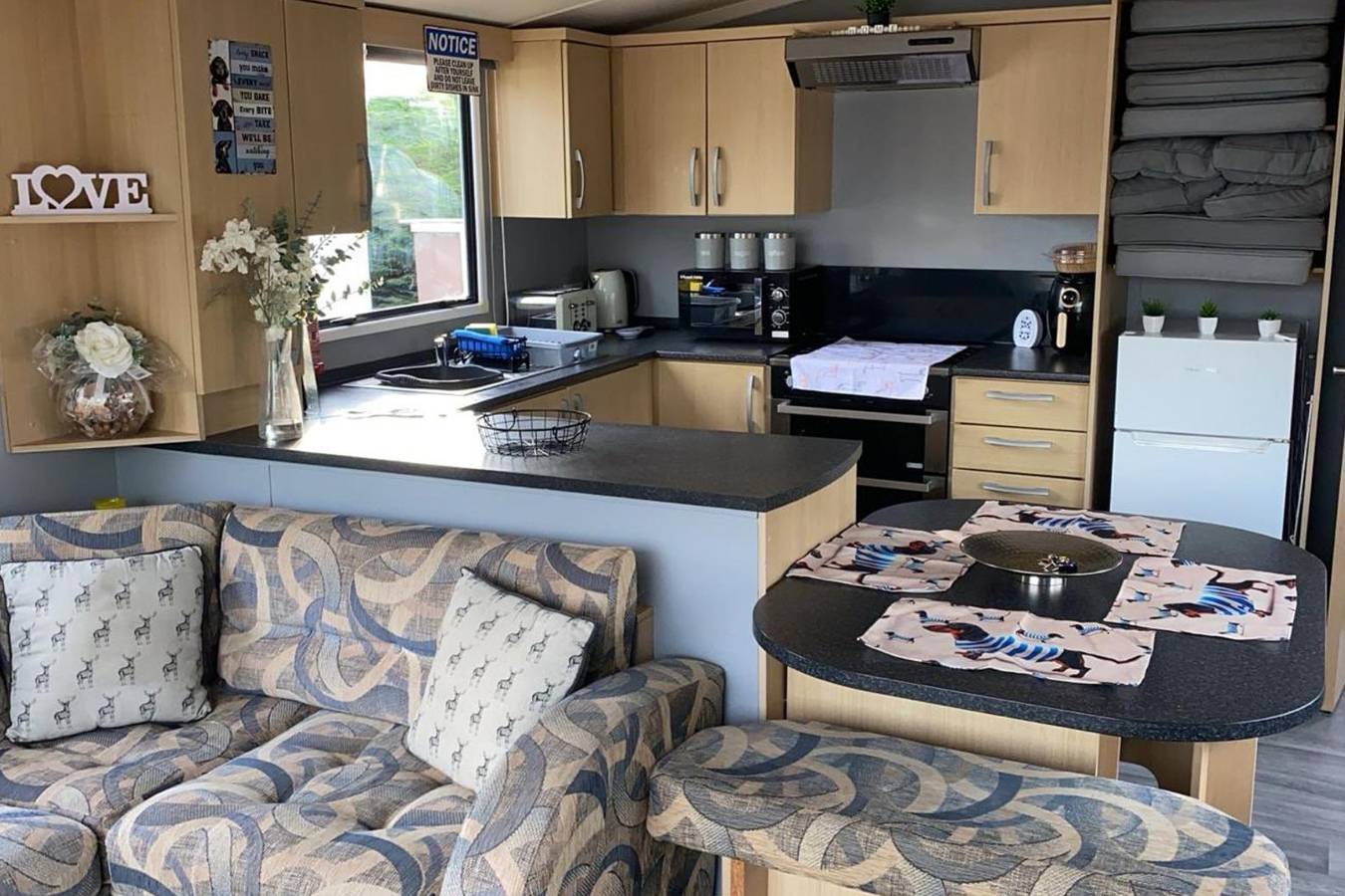 Southview Park- Family Caravan- Sleeps 6- Parking in Skegness, Lincolnshire