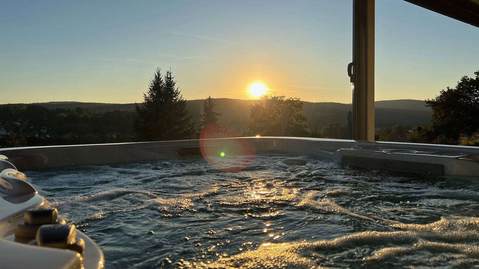 Wellnorama 1 - Wellnessferienhaus mit Pool, Sauna und eigenem Whirlpool mitten in Deutschland in Wasungen, Werratal