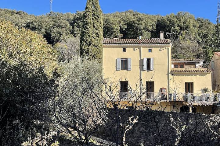 Location de vacances pour 10 personnes, avec Balcon ainsi que Terrasse et Jardin à Cabrerolles