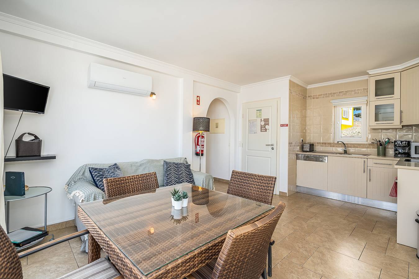 Appartement 'Beach Apt 1' met Uitzicht op Zee, Wifi en Airconditioning, foto 8