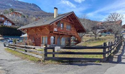 Chalet pour 8 personnes, avec terrasse ainsi que vue et jardin à Risoul