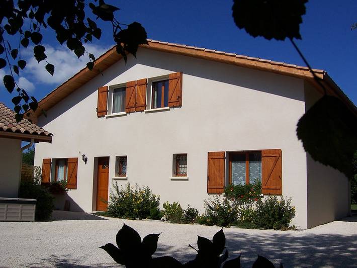 Gîte pour 5 personnes, avec terrasse et jardin
