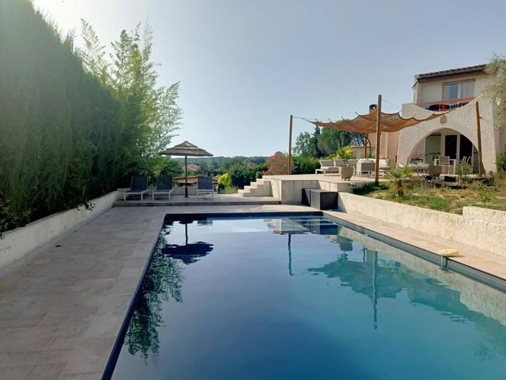 Appartement de vacances pour 2 personnes, avec vue ainsi que jardin et piscine, animaux acceptés