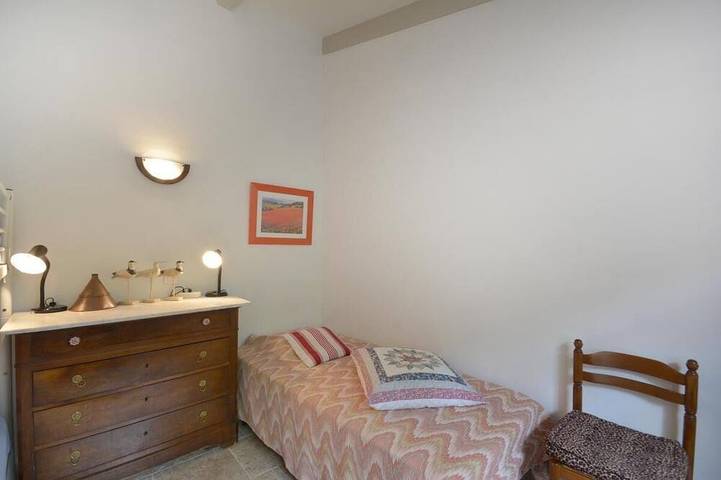 Location de vacances pour 5 personnes, avec piscine ainsi que terrasse et jardin, animaux acceptés à Fontvieille - 4
