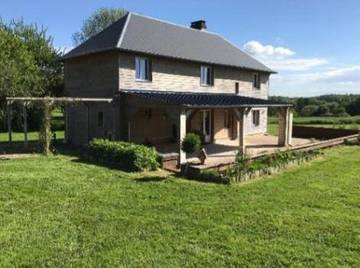 Location de vacances pour 6 personnes, avec terrasse ainsi que jardin et vue, animaux acceptés dans Sainte-Marguerite-des-Loges