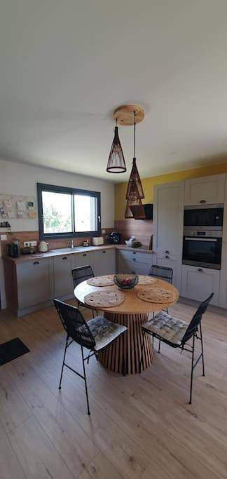 Location de vacances pour 4 personnes, avec jardin et vue, animaux acceptés à Saint-Germain-sur-Ay - 2