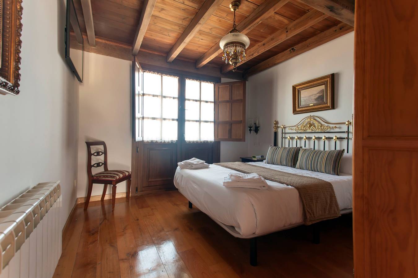 Villa 'Quintes' with Sea View, Private Terrace and Wi-Fi in Villaviciosa, Costa Verde (Spain)