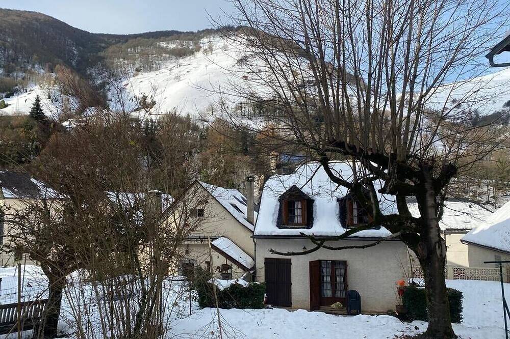 Mountain house in the heart of the village in the upper Aspe Valley in Urdos, Béarn