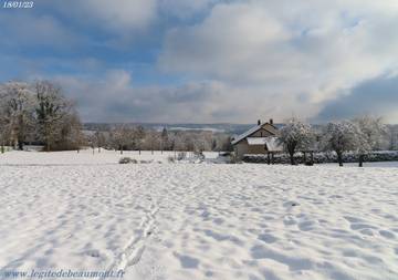 Gîte pour 5 personnes, avec terrasse et jardin, animaux acceptés à Fougerolles