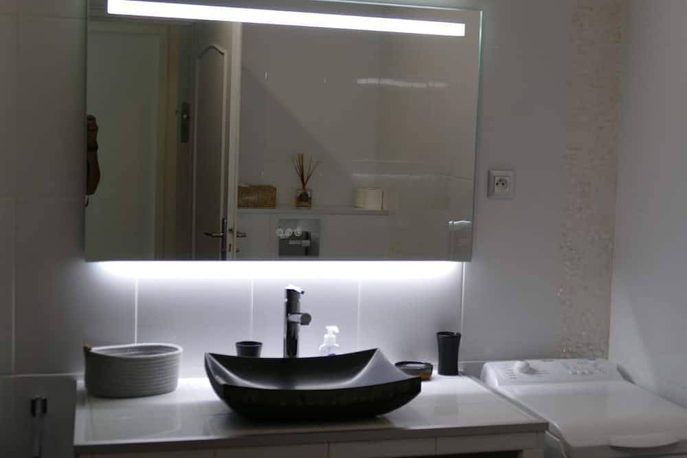 Ganze Wohnung, Appartement en rdc de  villa à Cassis , vue mer exceptionnelle, piscine chauffée in Cassis, Nationalpark Calanques