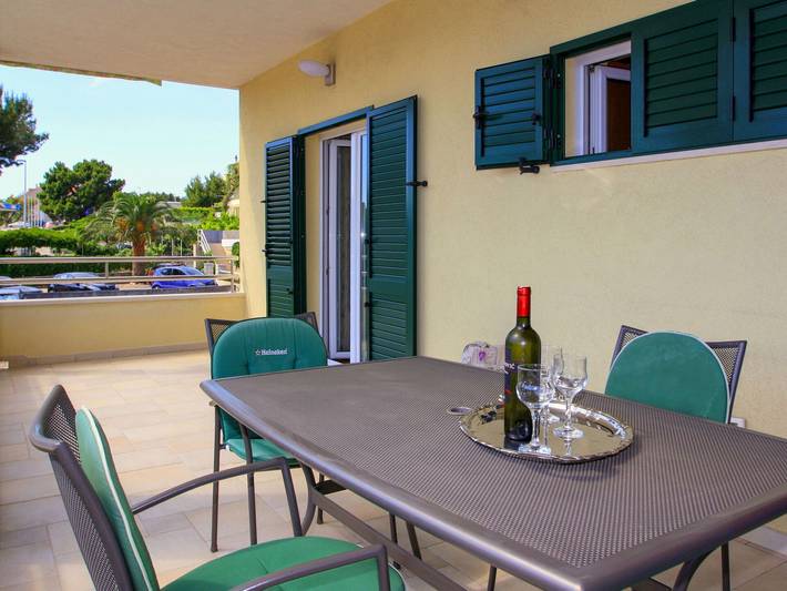 Ferienwohnung für 7 Personen, mit Balkon und Terrasse in Makarska - 3