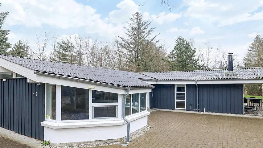 Ferienhaus für 9 Personen, mit Sauna und Terrasse sowie Pool und Whirlpool am Mariagerfjord