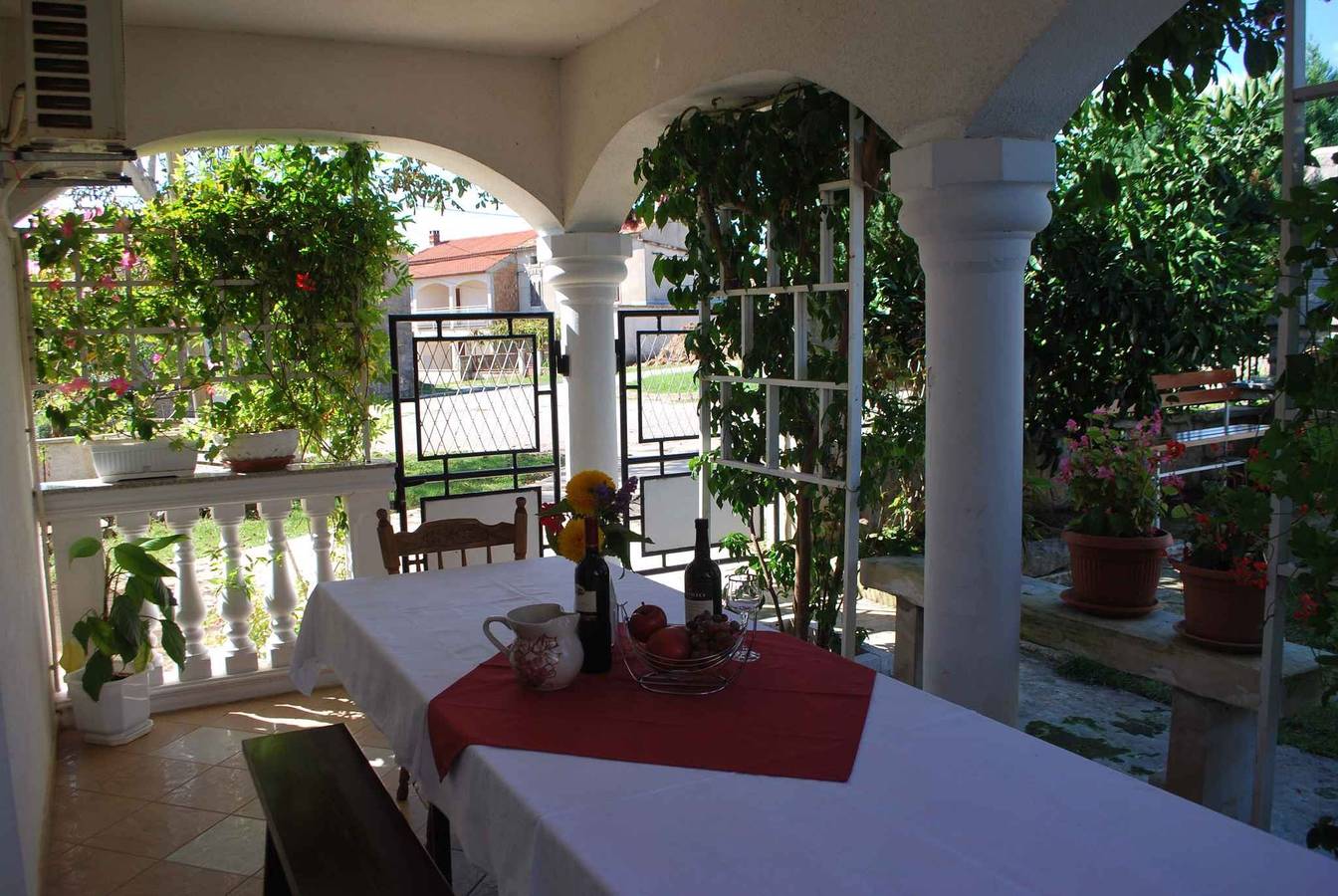 Ferienhaus mit Klimaanlage und Terrasse in Muntic, Südküste Istrien