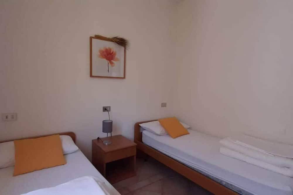 Appartement entier, Casa Maffei Top apartment 1, floor 2, balcony with fantastic lake view, parking in Oldesio, Tignale
