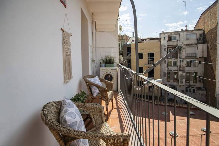 Apartamento entero, 32Par1009 - Stylish and cute in Paralel in Centro Barcelona, Barcelona