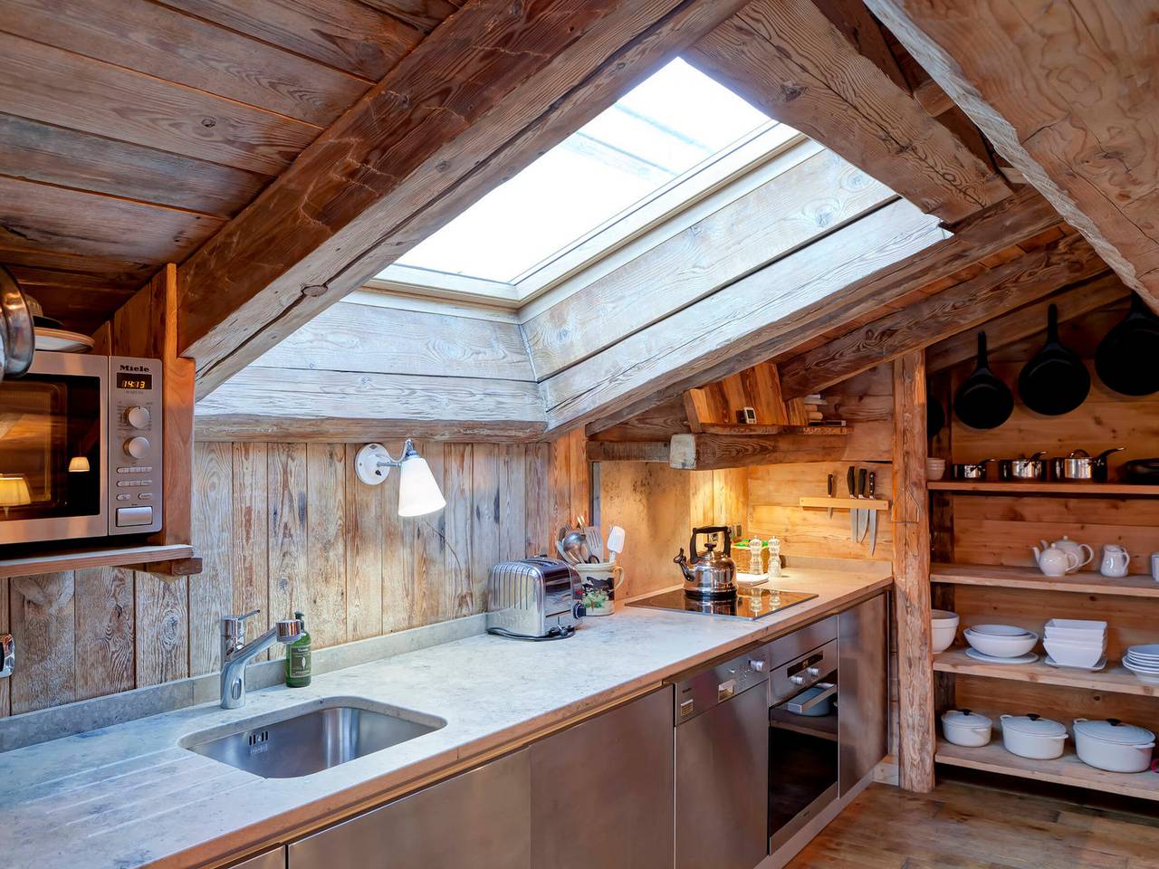 Maison de village chaleureuse au centre de Courchevel, près des pistes, 8 pers, 4 ch, luxe et confort in Courchevel 1300 (Le Praz), Saint-Bon-Tarentaise