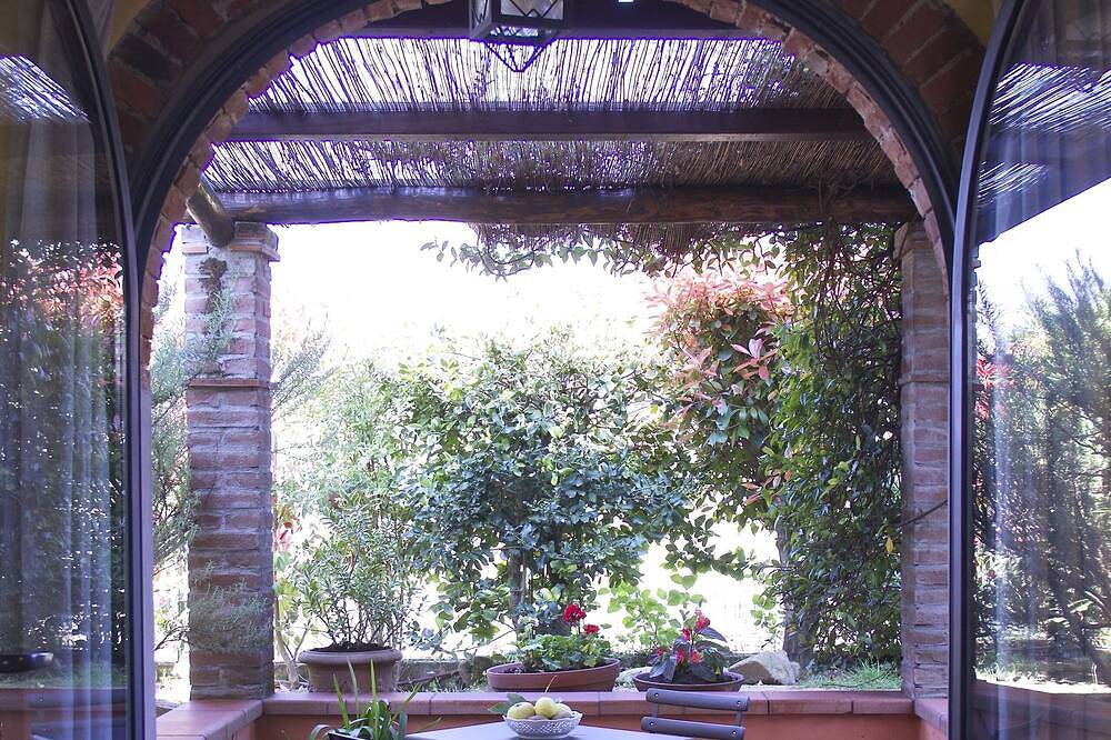 Romantic independent country house with garden, between Lucca and Florence in Massa e Cozzile, Pistoia Provinz