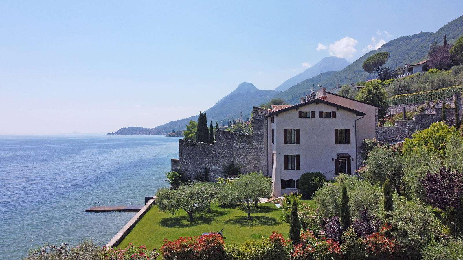 Villa Victoria Lake front in Gargnano, Gardasee-Berge