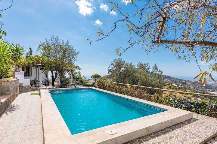 Ferienhaus für 4 Personen, mit Garten in Sayalonga