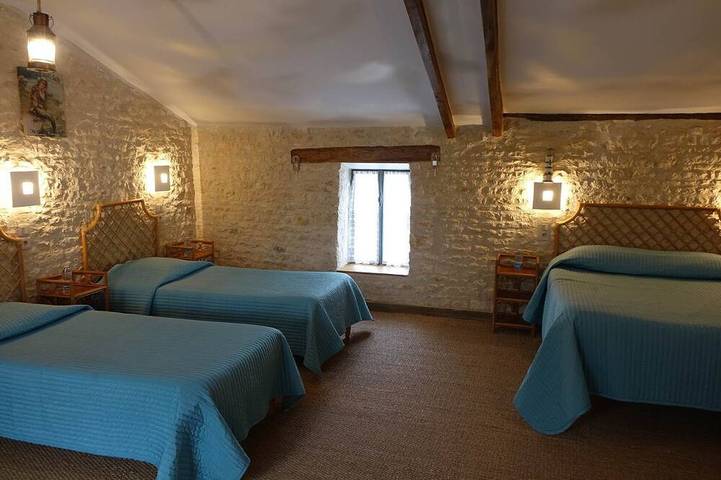 Gîte pour 4 personnes, avec piscine à Andilly