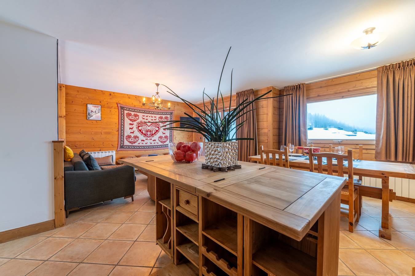 Ganze Wohnung, Apt Becd1 Cosy 3Br Chalet Apartment w/ Terrace & Views in Les Grandes Montets, Chamonix