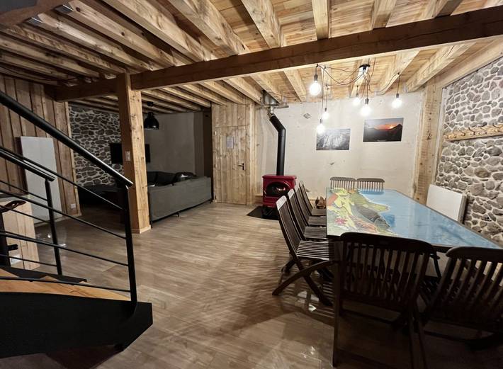 Gîte pour 12 personnes, avec terrasse à Rochefort-Montagne - 4