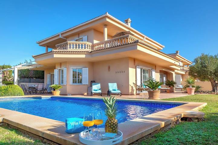 Finca for 8 people, with Balcony and Hot tub as well as Terrace and Garden in Ses Cases Noves