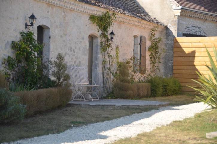 Location de vacances pour 10 personnes, avec terrasse et jardin ainsi que vue et piscine à Montaut (Dordogne) - 3
