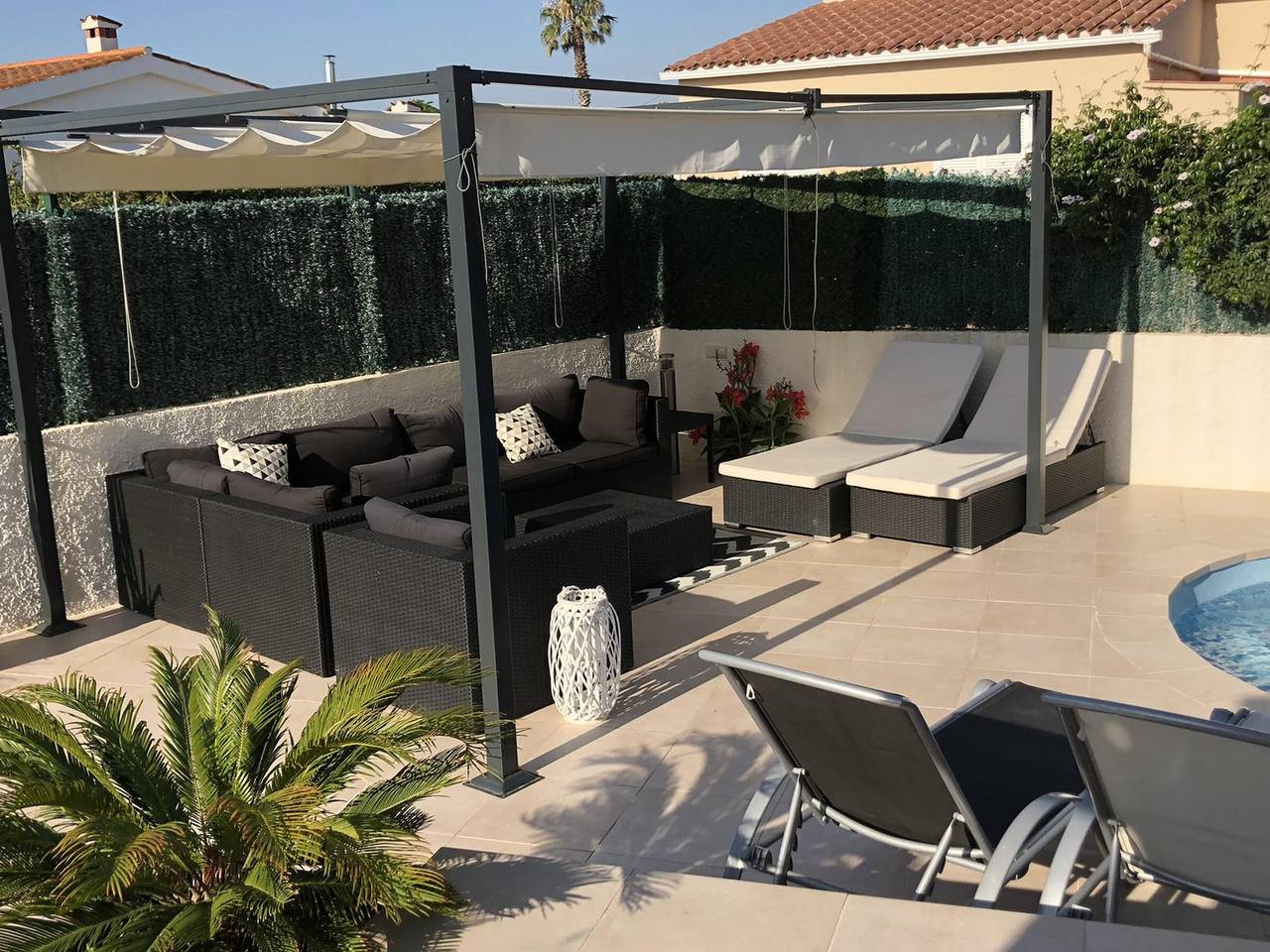 Charmantes Fewo: Pool, Grill, Klima, Wifi, Garage, für 6 Personen in Sant Pere Pescador, Oberampurien