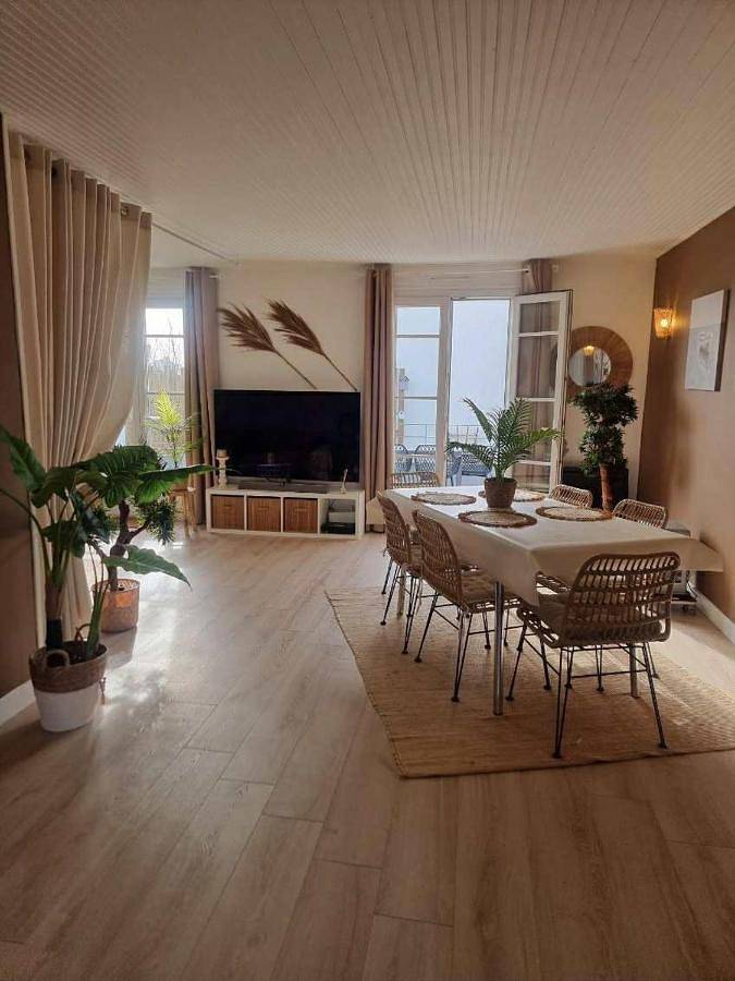 Appartement entier, Le Bananier, Quartier La Chaume avec jardin, plage à 1km, 4 à 5 pers in Les Sables-d'Olonne, Vendée