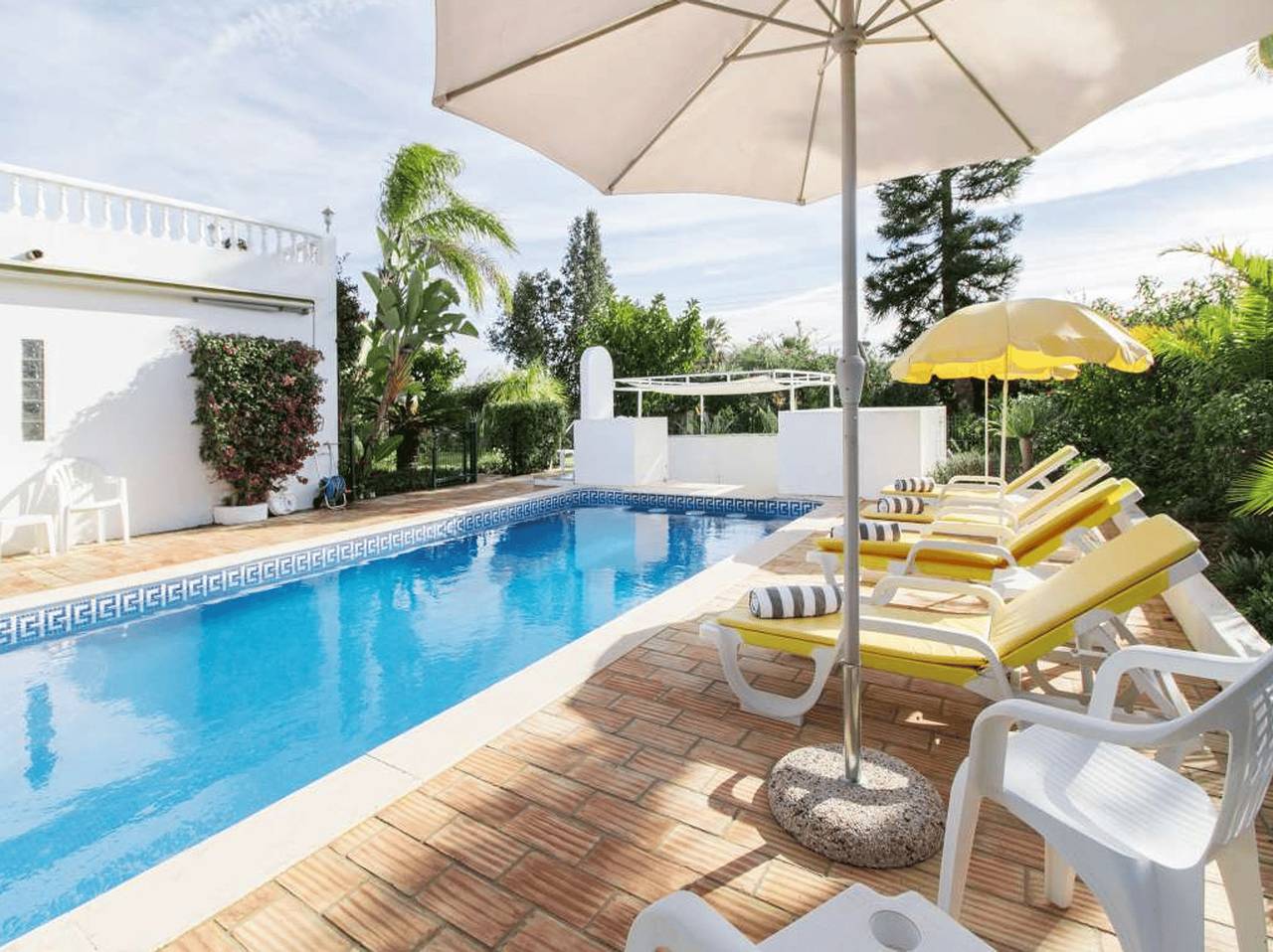 Deluxe Algarve Villa | Casa das Oliveiras | 2 Bedrooms | Private Pool & Perfect for Families | Carvoeiro in Alporchinhos (Atlantikküste), Porches