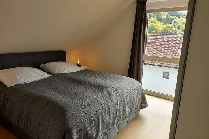 Ganze Wohnung, Moderne 3-Zimmer Wohnung mit Blick auf Regensburg in Donaustauf, Ostbayern