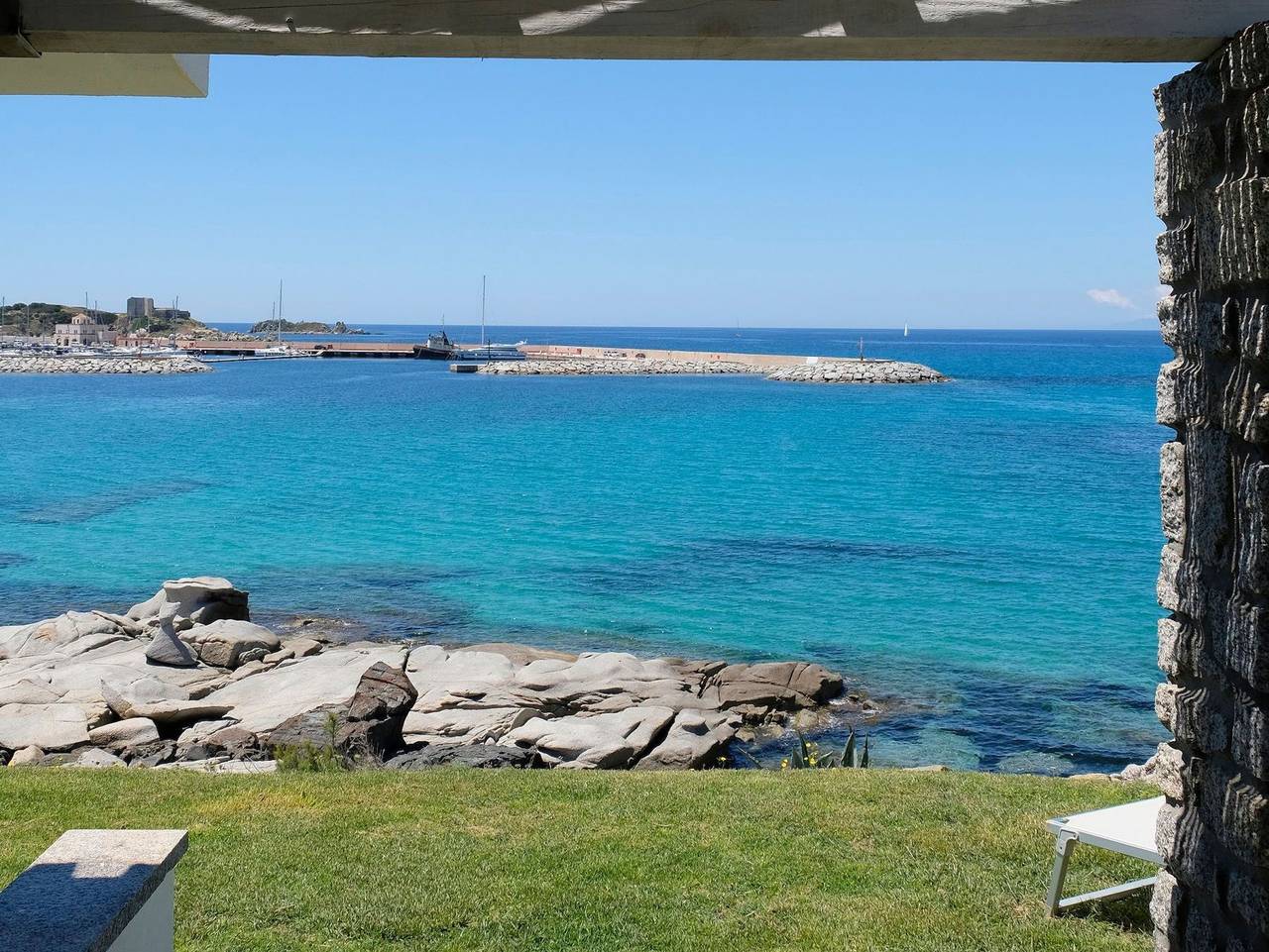 Ganze Ferienwohnung, Felshaus über dem Wasser - Nr. S338.1 in Notteri, Villasimius