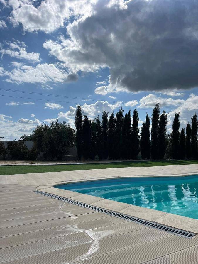 Chalet para 10 personas, con jardín además de piscina y jacuzzi en Alentejo