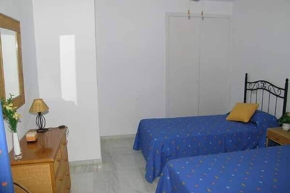 Appartamento intero, Spazioso appartamento con 2 camera da letto ampio terrazzo A / C Tv. Wi-Fi. Vicino al Beach & Golf in Urbanización Roquetas de Mar, Roquetas de Mar