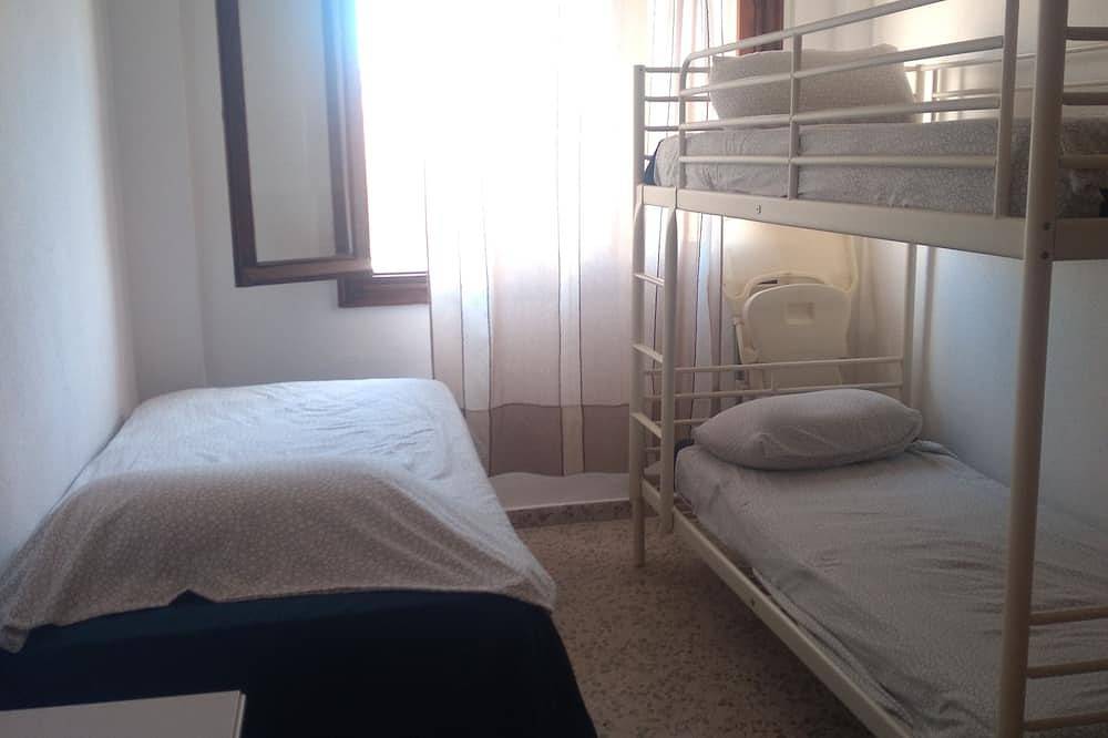 Ganze Wohnung, Schöne Familienwohnung 3 Minuten vom Strand entfernt in La Cala del Moral, Costa del Sol